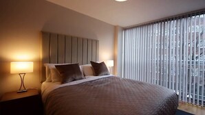 Room - Central Waterloo 2 Bedroom Apartment With Balcony (London)