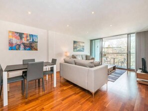 Télévision à écran plat