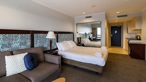 Iron/ironing board, free WiFi, bed sheets - Beautiful Studio Apartment in Takapuna (Auckland)