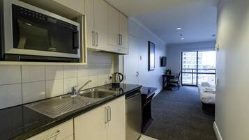 Peti sejuk, ketuhar gelombang mikro