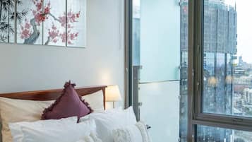 2 bedrooms, laptop workspace, iron/ironing board, free WiFi