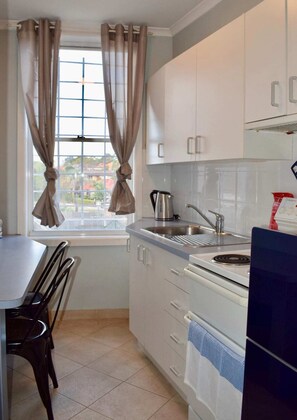 Apartment (3 Bedrooms) | Private kitchen - Comfortable 3 Bedroom Apartment In Trendy Haberfield (Haberfield)