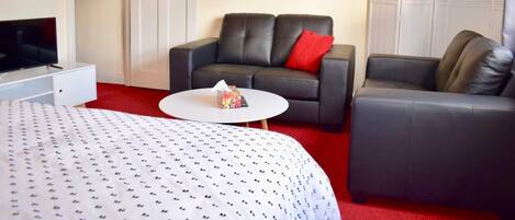 Apartment (3 Bedrooms) | 3 bedrooms, laptop workspace, iron/ironing board, free WiFi