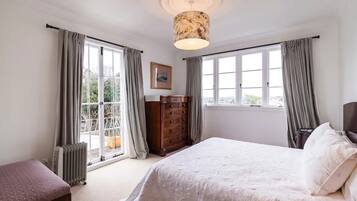 1 bedroom, bed sheets