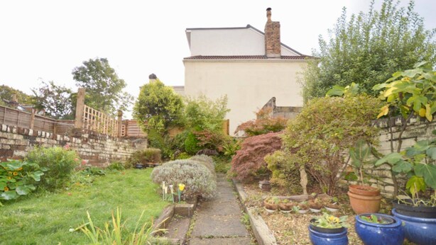 Unclassified image, 1 of 29, button - Eclectic Home In Trendy Bristol Suburb (Bristol)