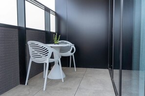 Balcony - Modern 1 Bedroom Apartment South Yarra (South Yarra)