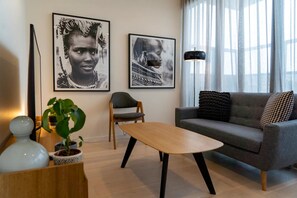 Appartement (1 Bedroom) | Aire de séjour | Téléviseur à écran plat de 20 po avec télévision numérique, téléviseur