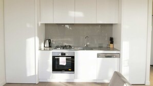 Căn hộ (1 Bedroom) | Bếp riêng | Dụng cụ pha cà phê/trà, tủ lạnh, lò vi sóng, lò nướng 
