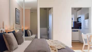 Studio (0 Bedroom) | Laptop workspace, iron/ironing board, free WiFi, bed sheets