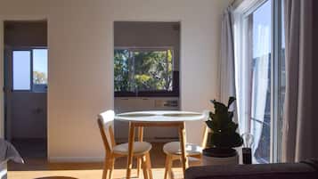 Studio (0 Bedroom) | Private kitchen | Fridge, microwave, oven, stovetop