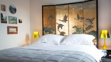 1 habitación, cortinas blackout y ropa de cama