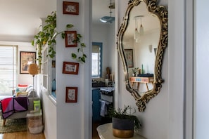 Interior - Retro 1 Bedroom Apartment In Melbourne's Hawthorn (Hawthorn)