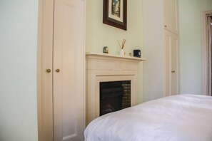 1 bedroom, free WiFi, bed sheets - Spacious 1 Bedroom Apartment With Garden (London)