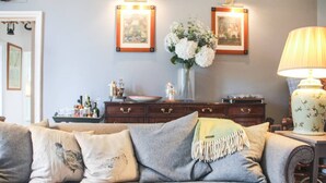 Unclassified image, 4 of 17, button - Spacious 1 Bedroom Apartment With Garden (London)