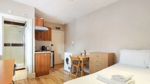 Room - Studio Flat in Chic West Kensington (London)