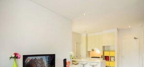 公寓 (3 Bedrooms) | 3 間臥室、筆電工作空間、免費無線上網、床單