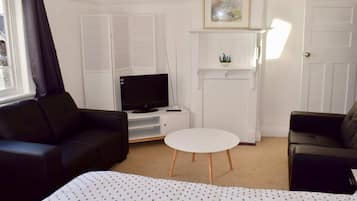 Apartment (3 Bedrooms) | 3 bedrooms, laptop workspace, iron/ironing board, free WiFi