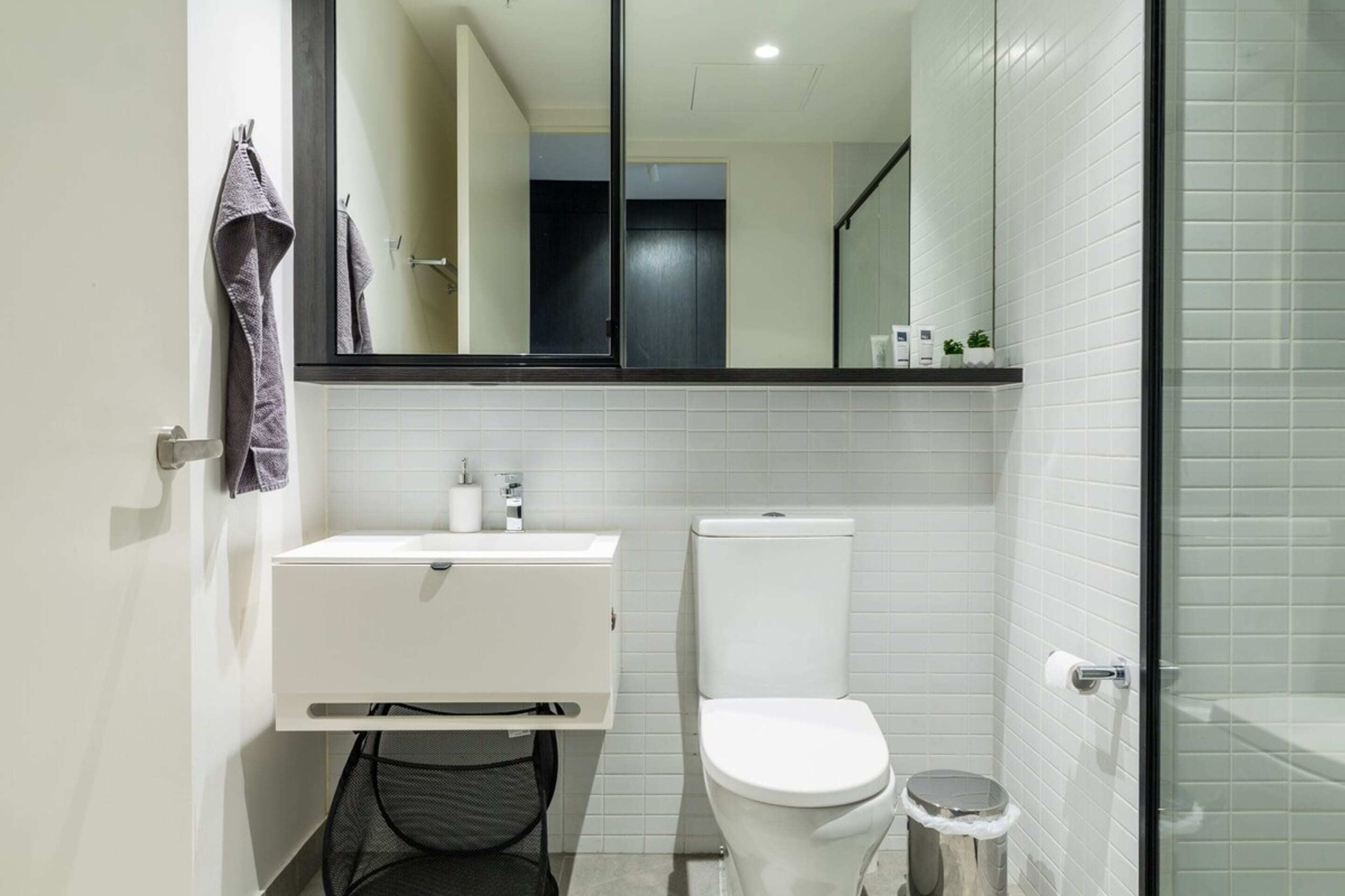 Apartment (1 Bedroom) | Bathroom | Free toiletries, hair dryer, towels, soap
