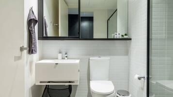 Apartment (1 Bedroom) | Bathroom | Free toiletries, hair dryer, towels, soap