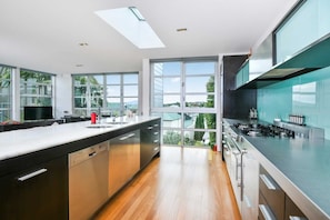 House (3 Bedrooms) | Private kitchen