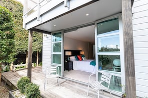 House (3 Bedrooms) | Balcony