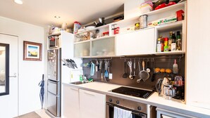 Apartment (2 Bedrooms) | Eigene Küche | Mikrowelle, Ofen, Herdplatte, Kochgeschirr/Geschirr/Besteck