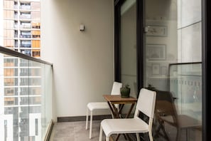 Apartment (1 Bedroom) | Balkon