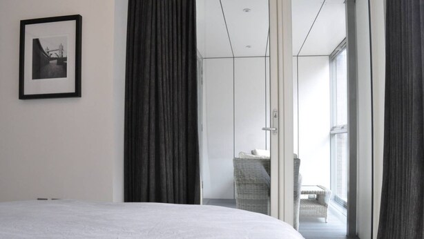 Room - Modern 1 Bedroom Apartment in Brixton With Balcony (London)