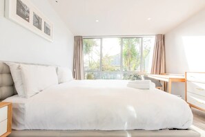 4 bedrooms, bed sheets