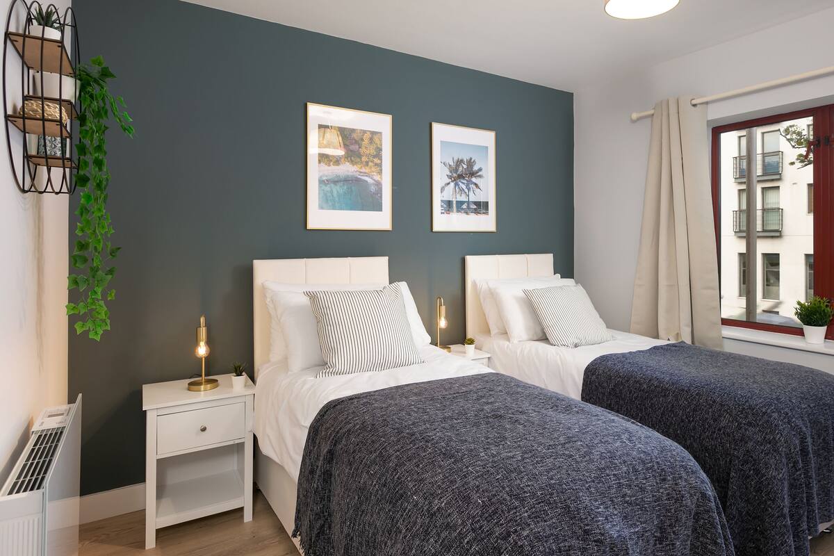 Premium bedding, laptop workspace, iron/ironing board, WiFi (free)