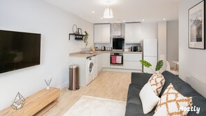 Unclassified image, 2 of 36, button - Wesley Gate Apartments (Reading)