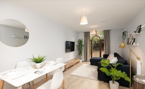 In-room dining - Wesley Gate Apartments (Reading)