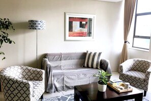 Living room - 1 Bedroom Apartment in the Heart of Cape Town (Cape Town)
