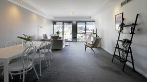 Lägenhet (2 Bedrooms) | 2 sovrum, arbetsyta för laptop, strykjärn/strykbräda och sängkläder