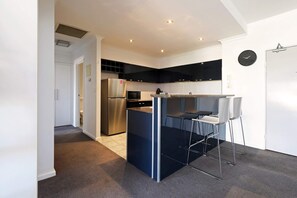 Apartment (2 Bedrooms) | Private kitchen - Extra Large 2 Bedroom Apartment in Melbournes Southbank (Southbank)