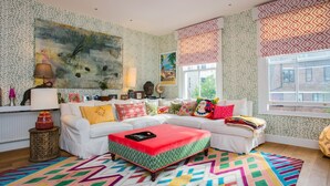 Unclassified image, 4 of 19, button - Beautiful 2 Bedroom House in Portobello With Rooftop (London)