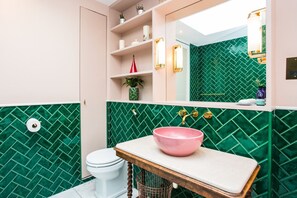 Bathroom - Beautiful 2 Bedroom House in Portobello With Rooftop (London)
