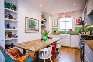 House (2 Bedrooms) | Private kitchen - Beautiful 2 Bedroom House in Portobello With Rooftop (London)