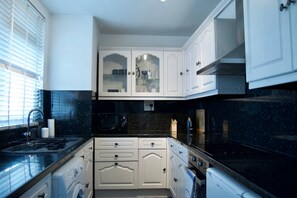 公寓 (2 Bedrooms) | 私人厨房 | 冰箱、微波炉、烤箱、炉灶