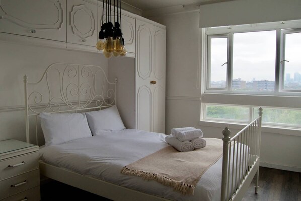 2 多间卧室、免费 WiFi、床单