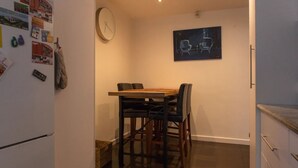 Coffee/tea maker, fridge, microwave, oven - Bright And Spacious 2 Bedroom Apartment In Windsor (Prahran)