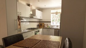 Coffee/tea maker, fridge, microwave, oven - Bright And Spacious 2 Bedroom Apartment In Windsor (Prahran)
