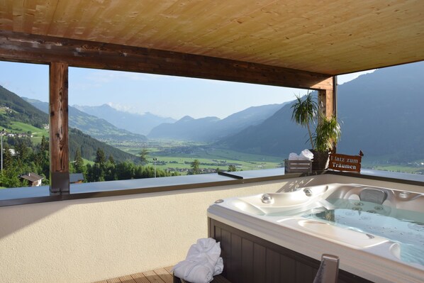 Outdoor spa tub - Exclusiv Apartment Bergmahd - SKI in/SKI out, Sauna-Jacuzzi - by "wachterhof" (Kaltenbach)