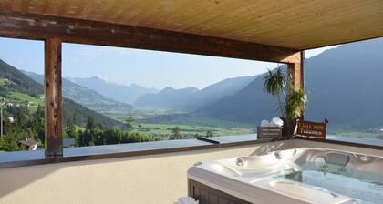 Exclusiv Apartment Bergmahd - SKI in/SKI out, Sauna-Jacuzzi - by "wachterhof"