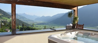 Exclusiv Apartment Bergmahd - SKI in/SKI out, Sauna-Jacuzzi - by "wachterhof"