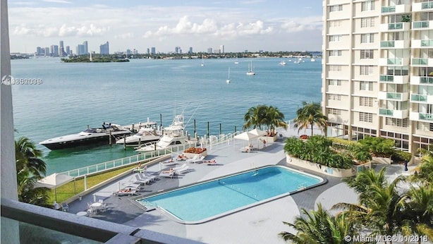Outdoor pool - Condo With a Lovely View at Miami Beach (Miami Beach)