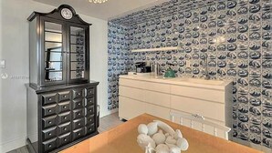 Fridge, microwave, cookware/dishes/utensils - Condo With a Lovely View at Miami Beach (Miami Beach)