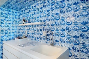 Bathroom - Condo With a Lovely View at Miami Beach (Miami Beach)