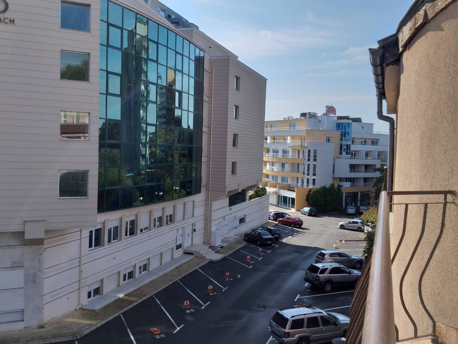 Appartement Familial, 2 chambres, balcon, vue parc | Vue sur la rue