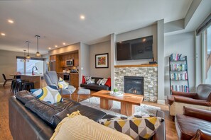 TV, caminetto, lettore DVD